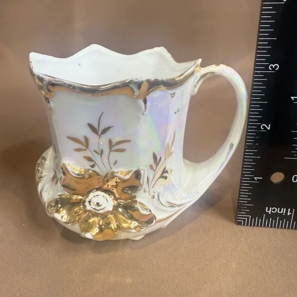 Porcelain footed creamer with iridescent finish and gold trim - Picture 7 of 7
